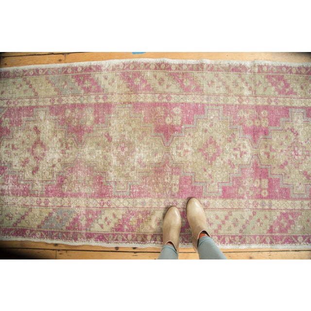 :: Single column center medallions in stepped geometric contour repeating atop a covered field of floral arrangements....