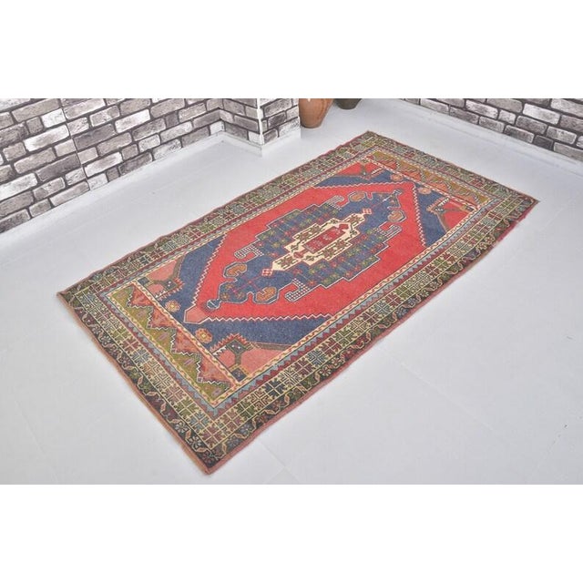 Handwoven Vintage Oushak With Faded Geometric Medallion For Sale In Phoenix - Image 6 of 10