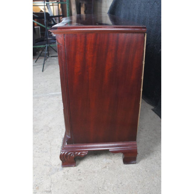 Thomasville Late 20th Century Thomasville Flame Mahogany Bow Front Dresser W Trifold Mirror & Jewelry Case For Sale - Image 4 of 18