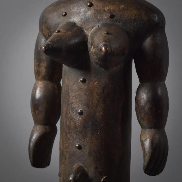 African Early 20th Century Attye Female Figure On Base Côte d'Ivoire For Sale - Image 3 of 13