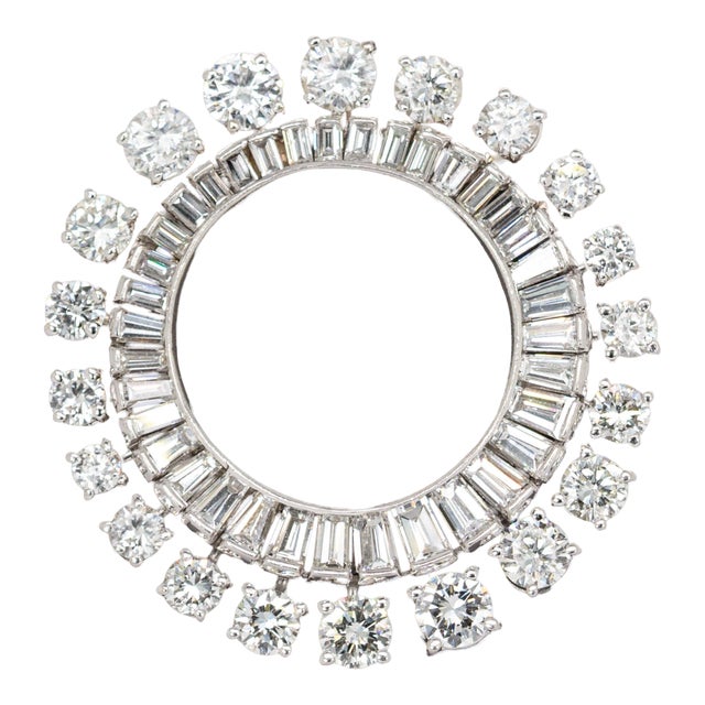 Luxury Platinum Natural Earth-Mined Diamond Circle Pendant For Sale