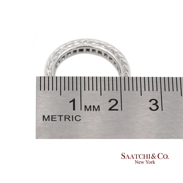 14k (585) White Gold All Around Natural Sapphire Engraving Band Ring, Size 6 For Sale - Image 10 of 11