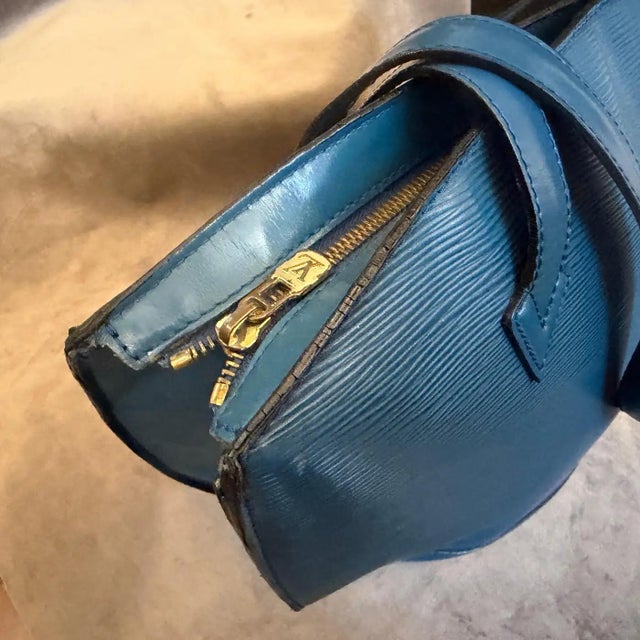 Sky Blue Louis Vuitton Toledo Blue Epi Leather Saint Jacques Hand Bag For Sale - Image 8 of 13