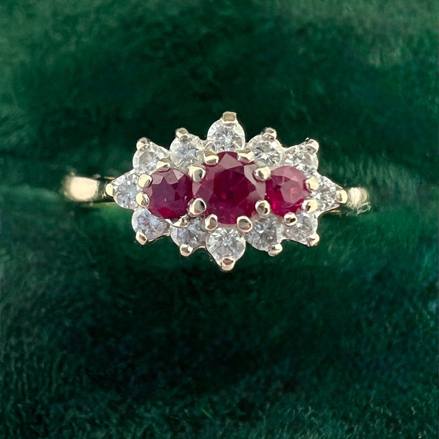 Vintage Ruby and Diamond Cluster Ring, 1980s For Sale - Image 4 of 15