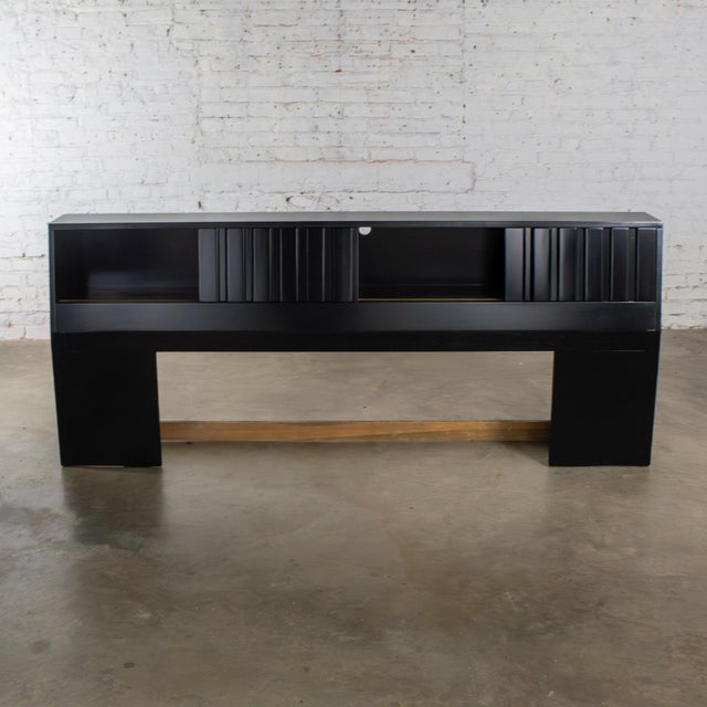 Mid-20th Century MCM King Size Bookcase Headboard by Sligh Furniture Cross Country Line With Black Painted Frame For Sale - Image 9 of 18