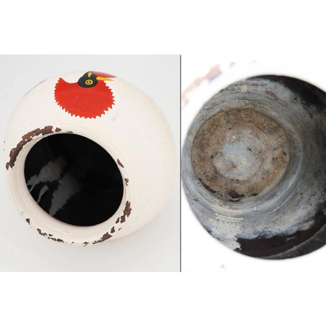 1900s White Pot Depicting a Hand Painted Model of a Rooster, Portuguese For Sale - Image 11 of 12