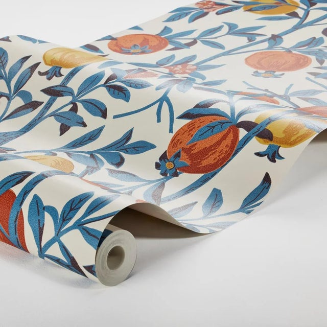 Created in 1961 by Scandinavian design legend Gocken Jobs, Granatapple features the sinuous twining of pomegranate fruits,...