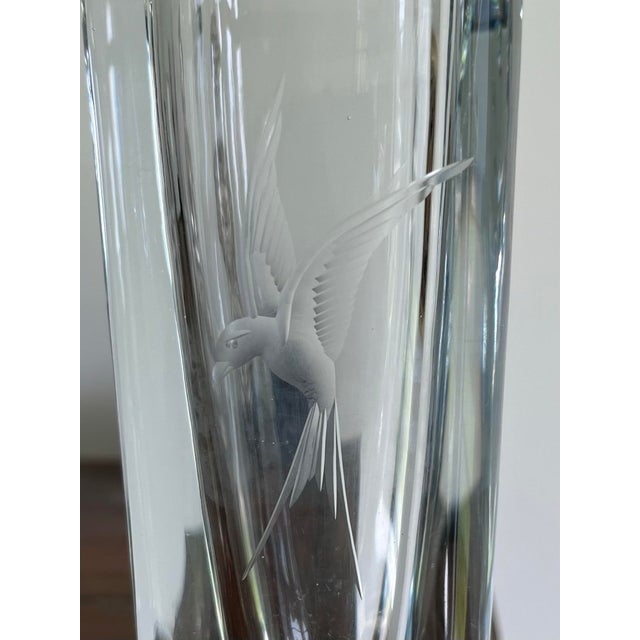 1960s 1960s Strombergshyttan Etched Hummingbird Art Glass Vase-Sweden For Sale - Image 5 of 10