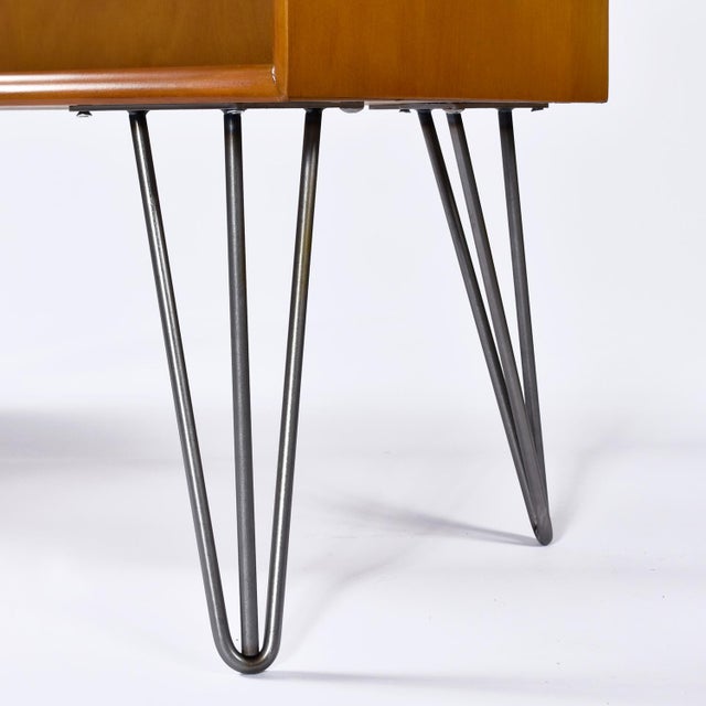 1950s Restored Mid-Century Modern Heywood Wakefield China Cabinet Bookcase on Hairpin Legs For Sale - Image 9 of 14