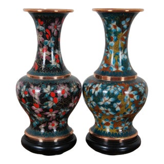 Late 20th Century Robert Kuo Chinese Cloisonne Copper Enameled Mantel Urns Vases- Set of 2 For Sale