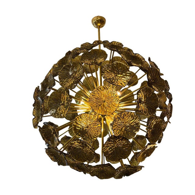 Sputnik-style ceiling lamp, an Italian design, with a gilded brass structure and a voluminous, sophisticated finish. The...