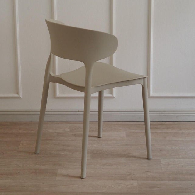 This modern dining chair is made from plastic and is fully stackable when not in use. A stylish multi-purpose chair for...