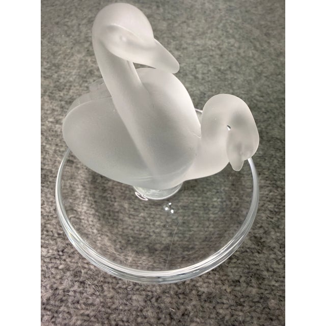 French Provincial Late 20th Century Lalique France Deux Cygnes Frosted Crystal Two Swans Ring Dish Trinket Tray For Sale - Image 3 of 7