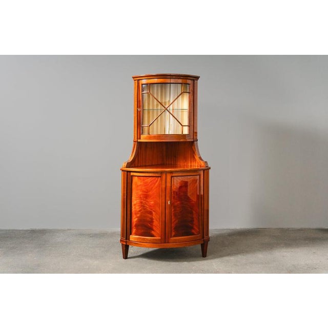 Corner display cabinet / corner cupboard Period & Style: English style - second half of the 20th century Features: -...