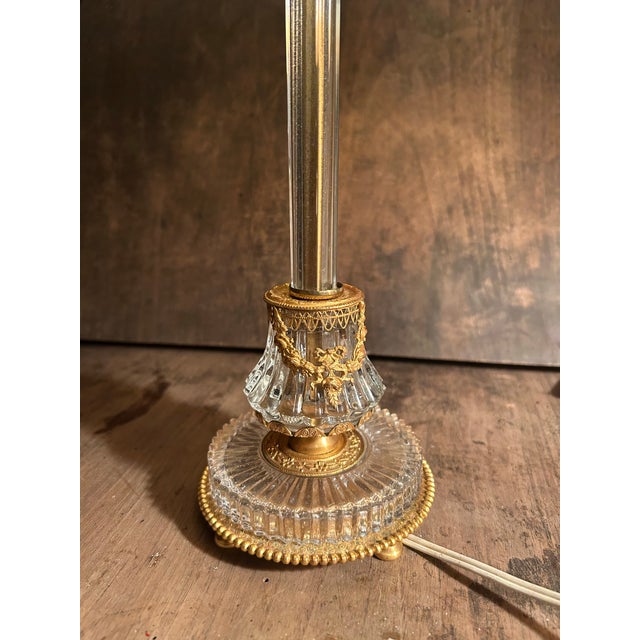 A striking mid-century American Hollywood Regency accent table lamp executed in the stately Neoclassical / Louis XVI...