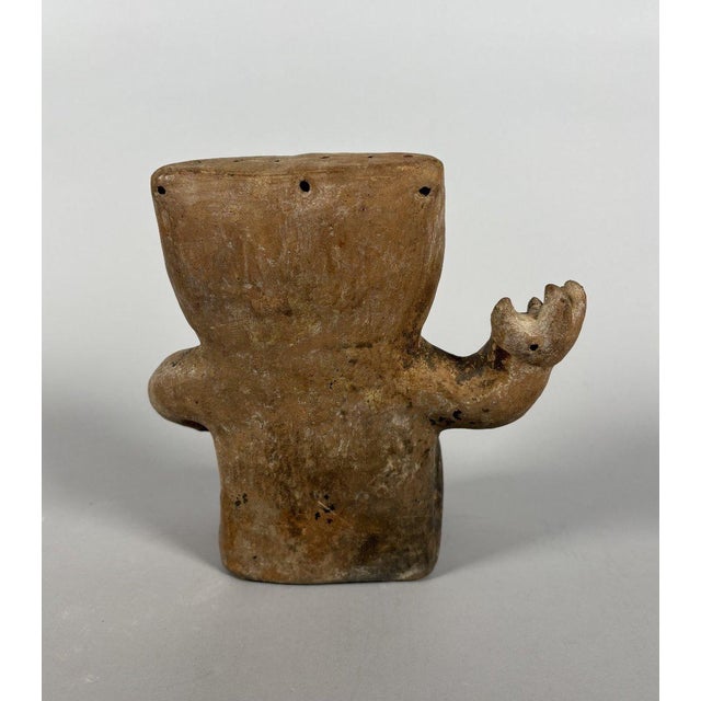 16th Century Quimbaya culture, Colombia, circa 500-1500 AD. Sculpture of a chieftain. For Sale - Image 5 of 6
