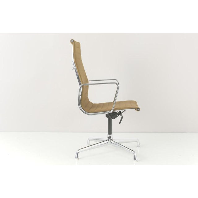 Alu Group Conference Chair by Ray and Charles Eames for Herman Miller, USA, 1958 For Sale - Image 6 of 18