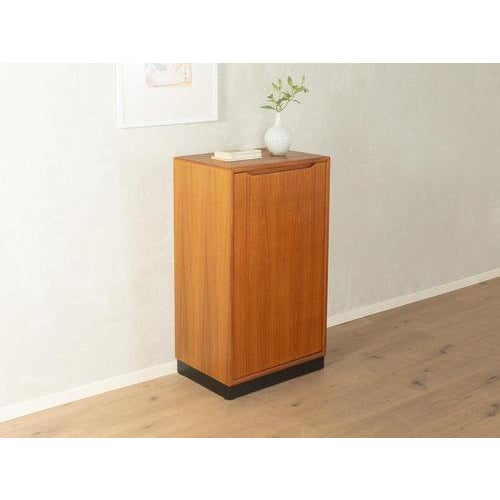 1960s dresser very good workmanship high-quality materials solid wood edges Made in Denmark Width: 59 cm Height: 104 cm...