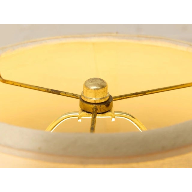 Mid 20th Century Sculptural Lucite Loop Table Lamp With Clear Curved Base and Linen Shade For Sale In Los Angeles - Image 6 of 8