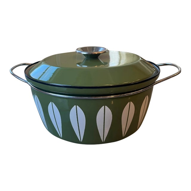 1960s Cathrineholm Mid-Century Lotus Pattern in White on Avocado Enamelware Casserole With Lid For Sale