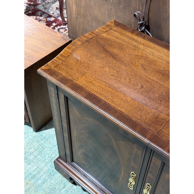 Drexel Heritage Vintage Drexel Heritage Heirloom Mahogany Federal Style Bar Server Cabinet With Inlay For Sale - Image 4 of 12