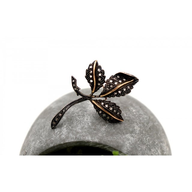 Gold and Silver Brooch with Diamond Chips, in Good conditions. Designed 1980 to 1989