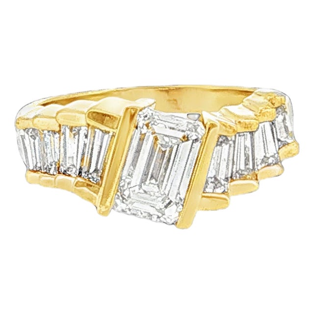 Late 20th-Century 18k Yellow Gold 1 Carat Emerald Cut Contemporary Ring For Sale