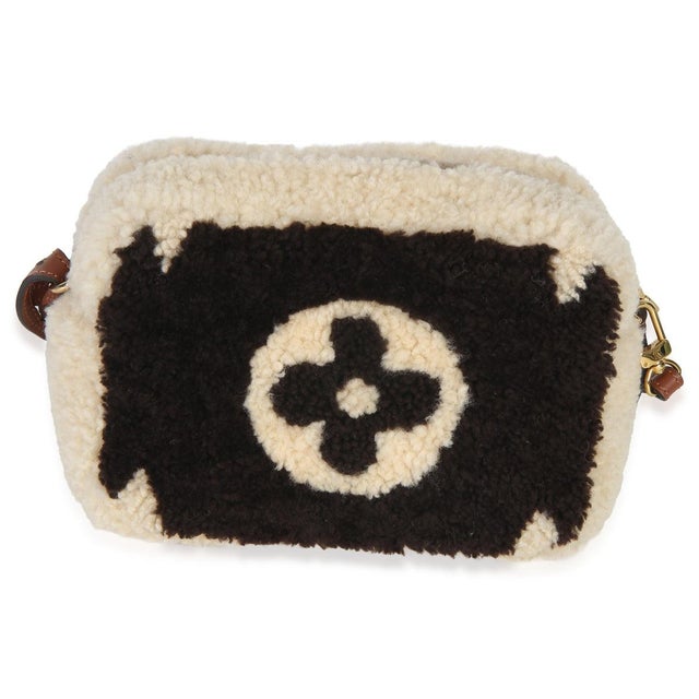 Louis Vuitton Brown Beige Monogram Teddy Fleece Beach Pouch For Sale - Image 4 of 9