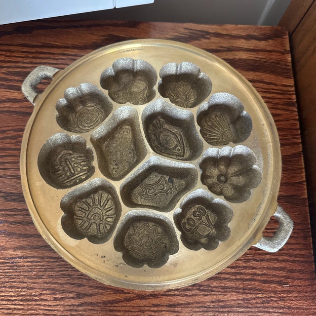 Chinese 1980s Kuih Bahulu Mold Brass Vintage Kueh Baulu Mold Kitchen Decor For Sale - Image 3 of 9