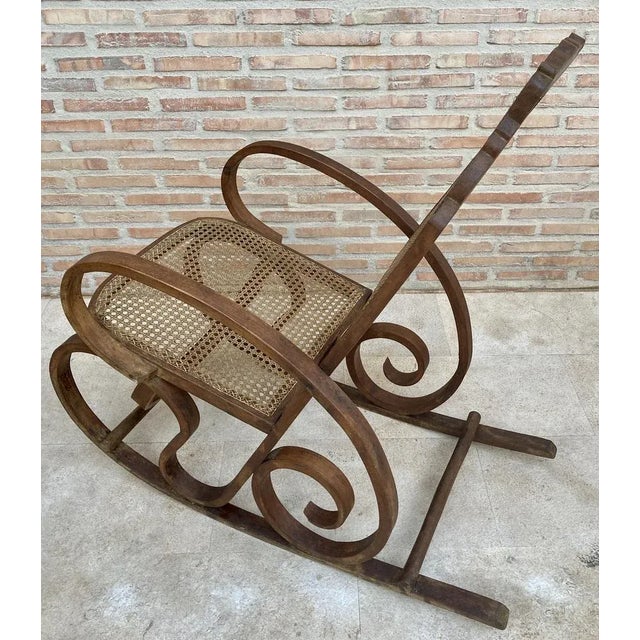 1920s Set of 20th Century Art Deco Bentwood Rocking Chairs with Reed Seats For Sale - Image 5 of 11