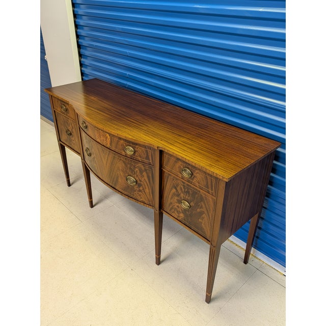 Hepplewhite Colonial Revival Flame Mahogany Bowfront Sideboard/Buffet For Sale In New York - Image 6 of 18