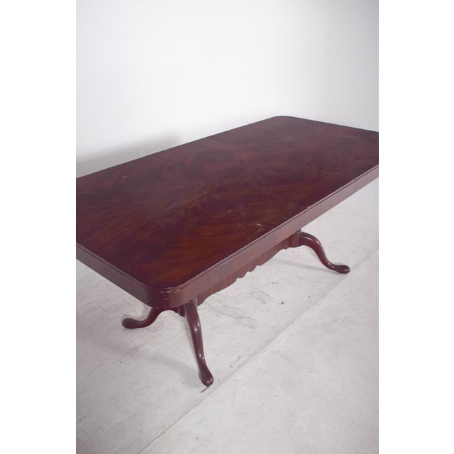 Brown English Extendable Dining Table in Walnut, 1900 For Sale - Image 8 of 9