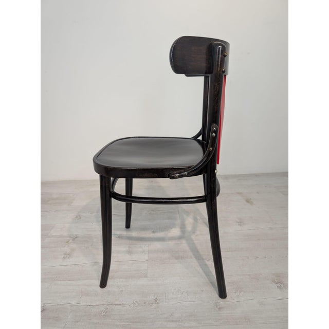 TON 25 Chair | Beech Wood | Red Fan | Vintage This unique TON model 25 chair, crafted from bent beech wood, is a beautiful...