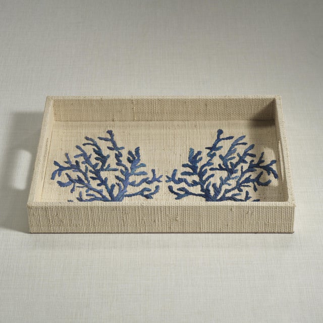 2020s Coral Lagoon Natural Fiber Raffia Serving Tray For Sale - Image 5 of 6