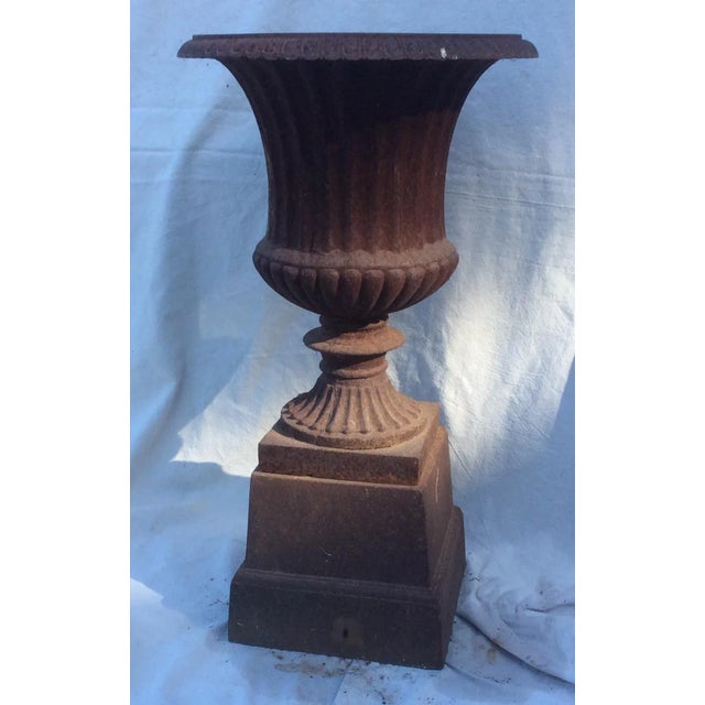 Great looking old garden in made of cast iron. This is two pieces the urn sits on the base. The finish is a natural rusted...