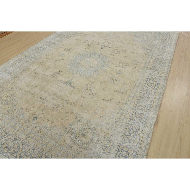 Farmhouse Kerman Rug 8’7” X 12’11” Pink Wool Vintage Distressed Hand-Knotted Carpet For Sale - Image 3 of 15