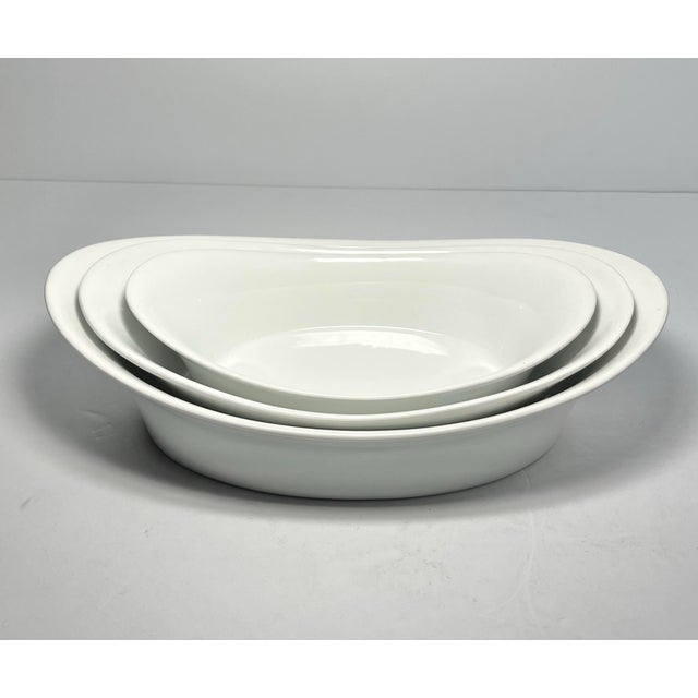 Contemporary Contemporary Crate & Barrel White Porcelain Oval Oblong Boat Nesting Serving Bowls - 3 Pieces For Sale - Image 3 of 6
