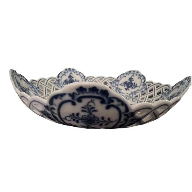 Two Antique Meissen Blue Onion reticulated serving dishes with crossed swords hallmark For Sale - Image 17 of 17