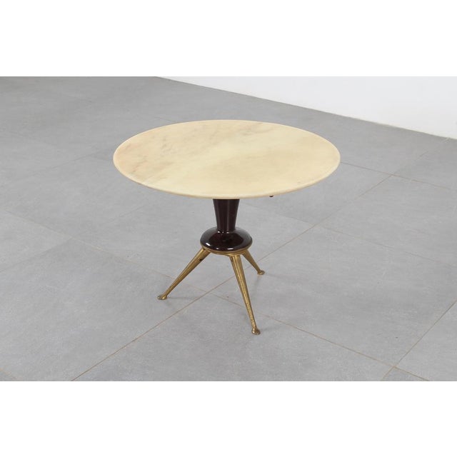 Mid-Century Modern Marble with Wood and Brass Round Coffee Table by Osvaldo Borsani, 1950s For Sale - Image 3 of 13