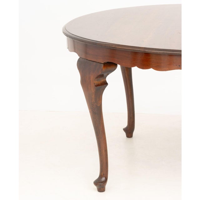 Queen Anne Queen Anne Style Vintage Mahogany Circular Dining Table For Sale - Image 3 of 7