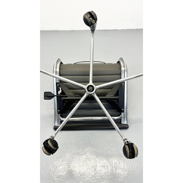 Gray EA117 Office Chair by Charles & Ray Eames for Herman Miller, 1980s For Sale - Image 8 of 12