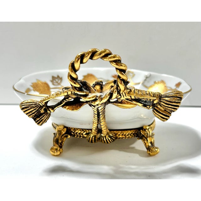 French Vintage Porcelain Vanity Dish With Gold Gilt Ormolu Stand – Hollywood Regency Soap Dish For Sale - Image 3 of 7