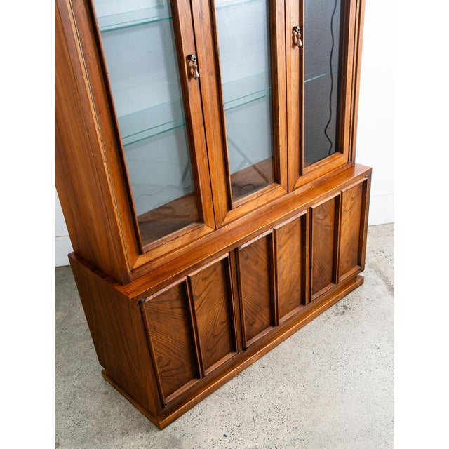 Brown 1960s Mid Century Modern Credenza Display Cabinet Hutch American of Martinsville Glass For Sale - Image 8 of 12