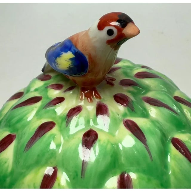 Mottahedeh Vintage Mottahedeh Sir Humphrey Wakefield Stately Homes Artichoke Bird Trinkle Box For Sale - Image 4 of 7