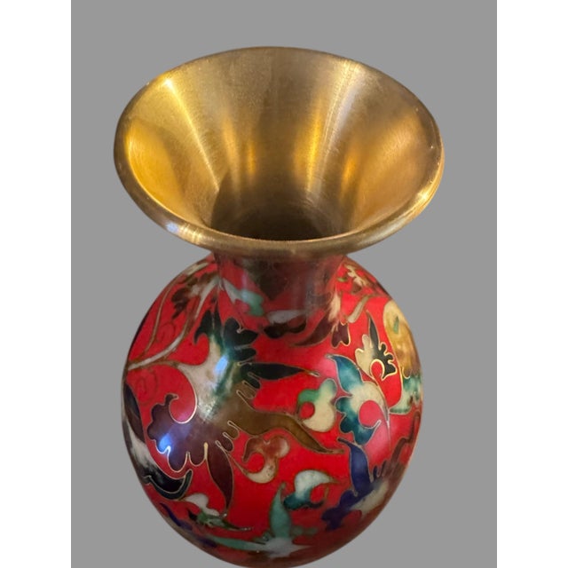 Late 20th Century Vintage Kuo's China Cloisonne Inlay Floral & Butterfly Decorated 10" Vase For Sale - Image 5 of 8