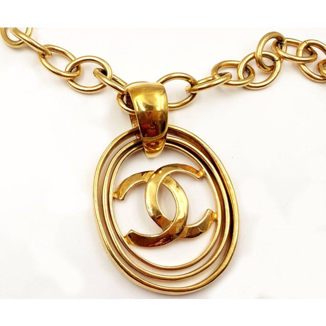 Chanel Chanel Vintage Gold Plated CC 3 Rings Large Pendant Chain Long Necklace For Sale - Image 4 of 7