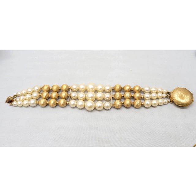 Vintage 1950s Signed Napier Goldtone & Faux-Pearl Beaded Bracelet For Sale In Philadelphia - Image 6 of 9