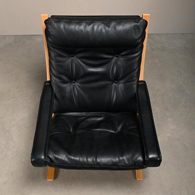 Wood Set of Vintage Siesta Lounge Chair and Ottoman in Naturel Oak and Black Leather by Ingmar Relling for Westnofa, 2000s For Sale - Image 7 of 18