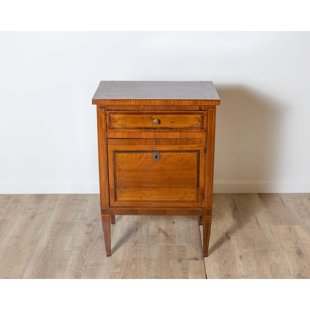 French Italian Louis XVI Walnut Bedside Table with Veneered Inlay, Late 18th Century For Sale - Image 3 of 10