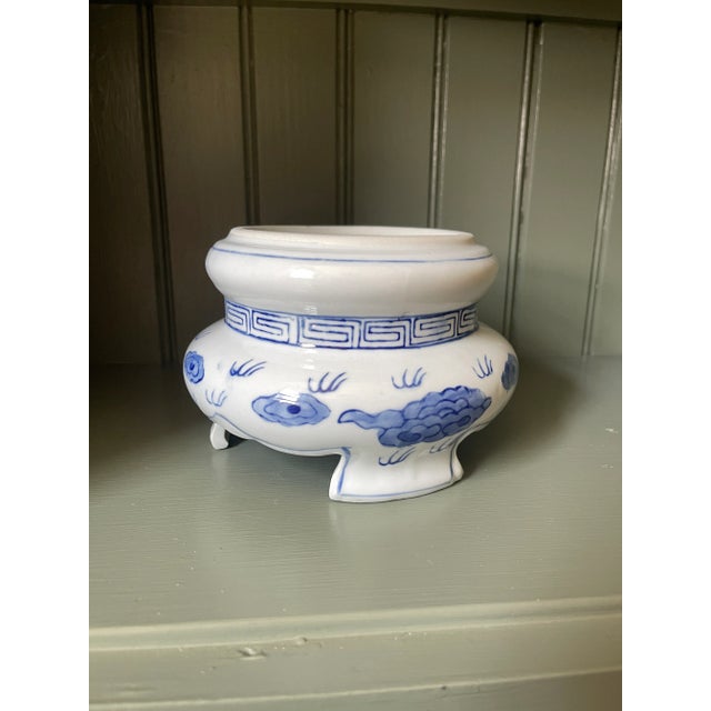 Late 20th Century Vintage Late 20th Century Blue & White Chinoiserie Stand For Sale - Image 5 of 7